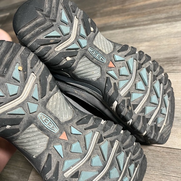 Keen Waterproof Hiking Boot- 8.5 - Picture 6 of 9